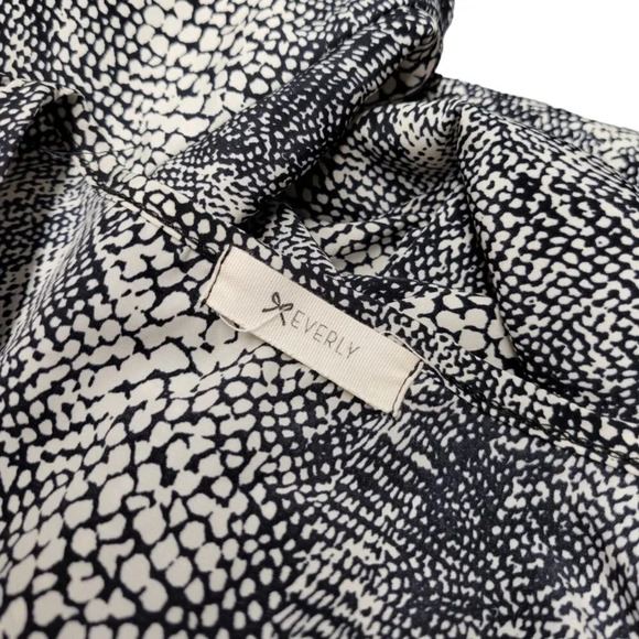 Everly Wide Sleeve V-Neck Mini  Dress - Picture 3 of 6